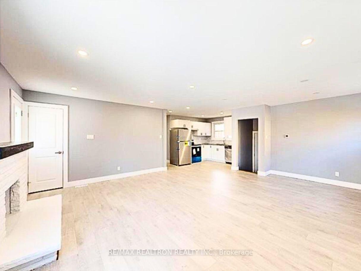 Photo 2 of Unit Unit A, 77 Godfrey Drive, London, East D — HOMEH