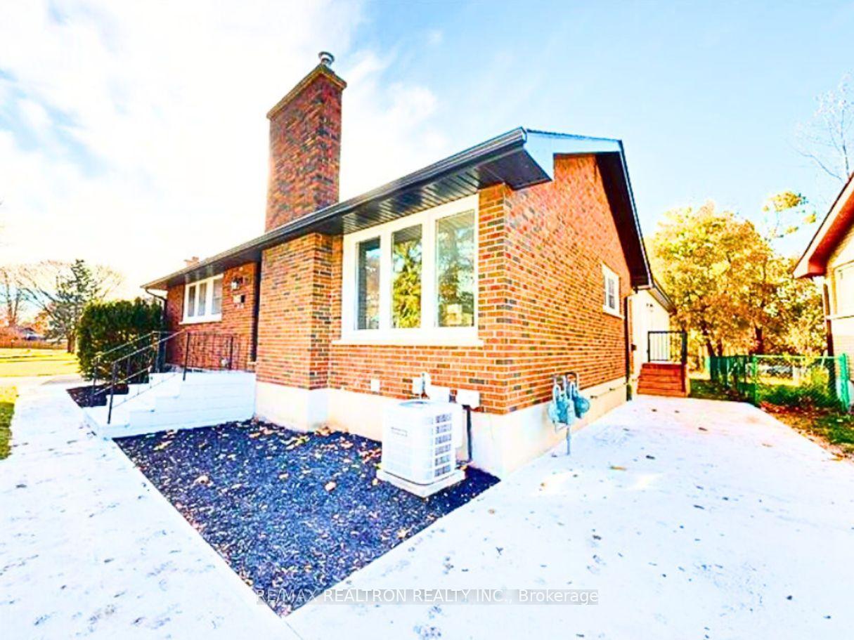 Photo 10 of Unit Unit A, 77 Godfrey Drive, London, East D — HOMEH