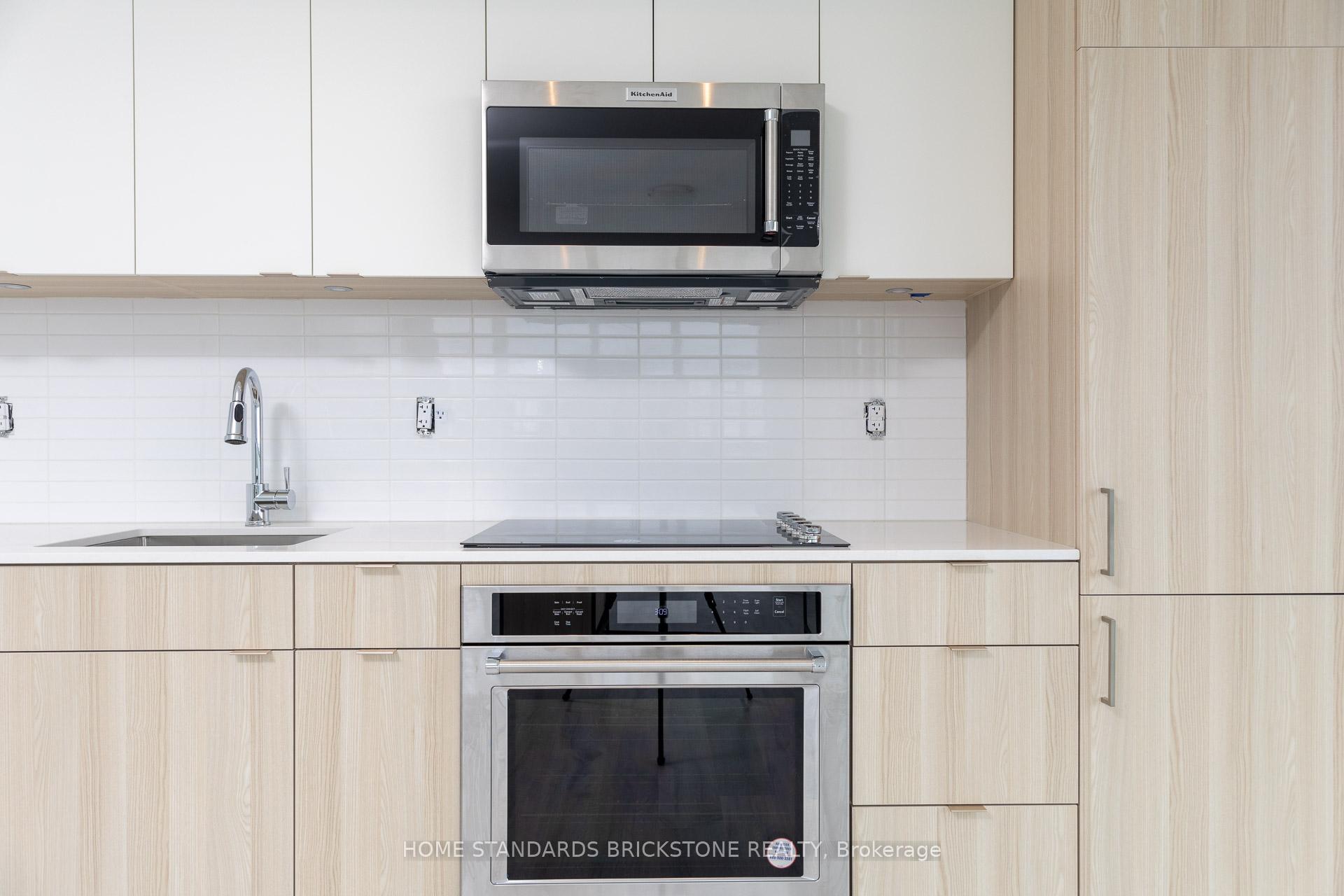 Photo 4 of Unit 1012, 220 Missinnihe Way, Mississauga, Port Credit — HOMEH