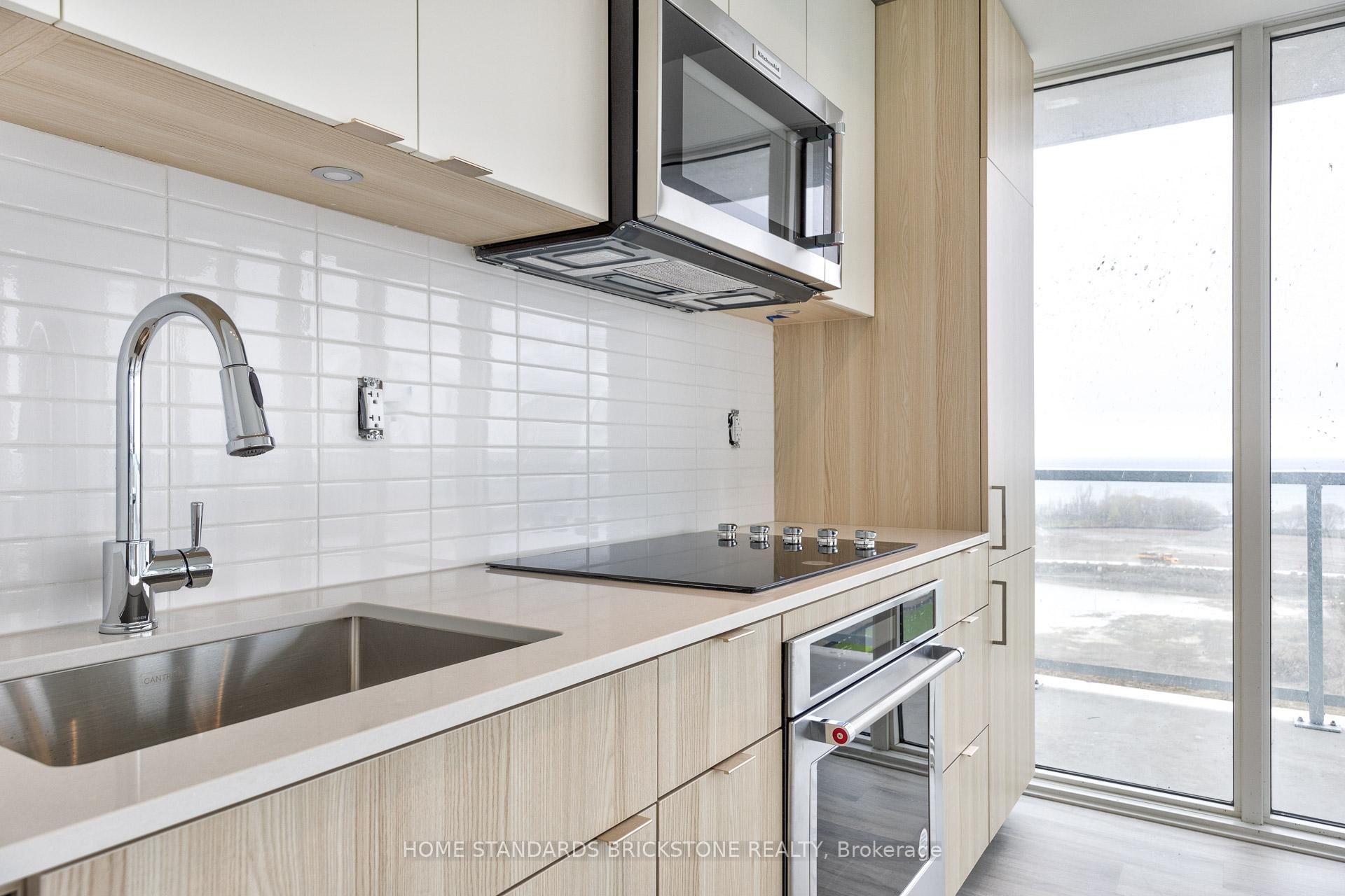 Photo 6 of Unit 1012, 220 Missinnihe Way, Mississauga, Port Credit — HOMEH