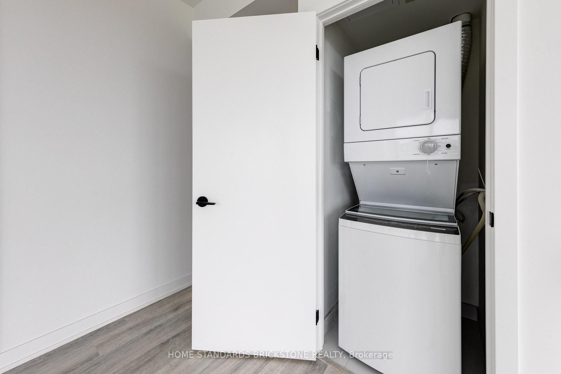 Photo 9 of Unit 1012, 220 Missinnihe Way, Mississauga, Port Credit — HOMEH