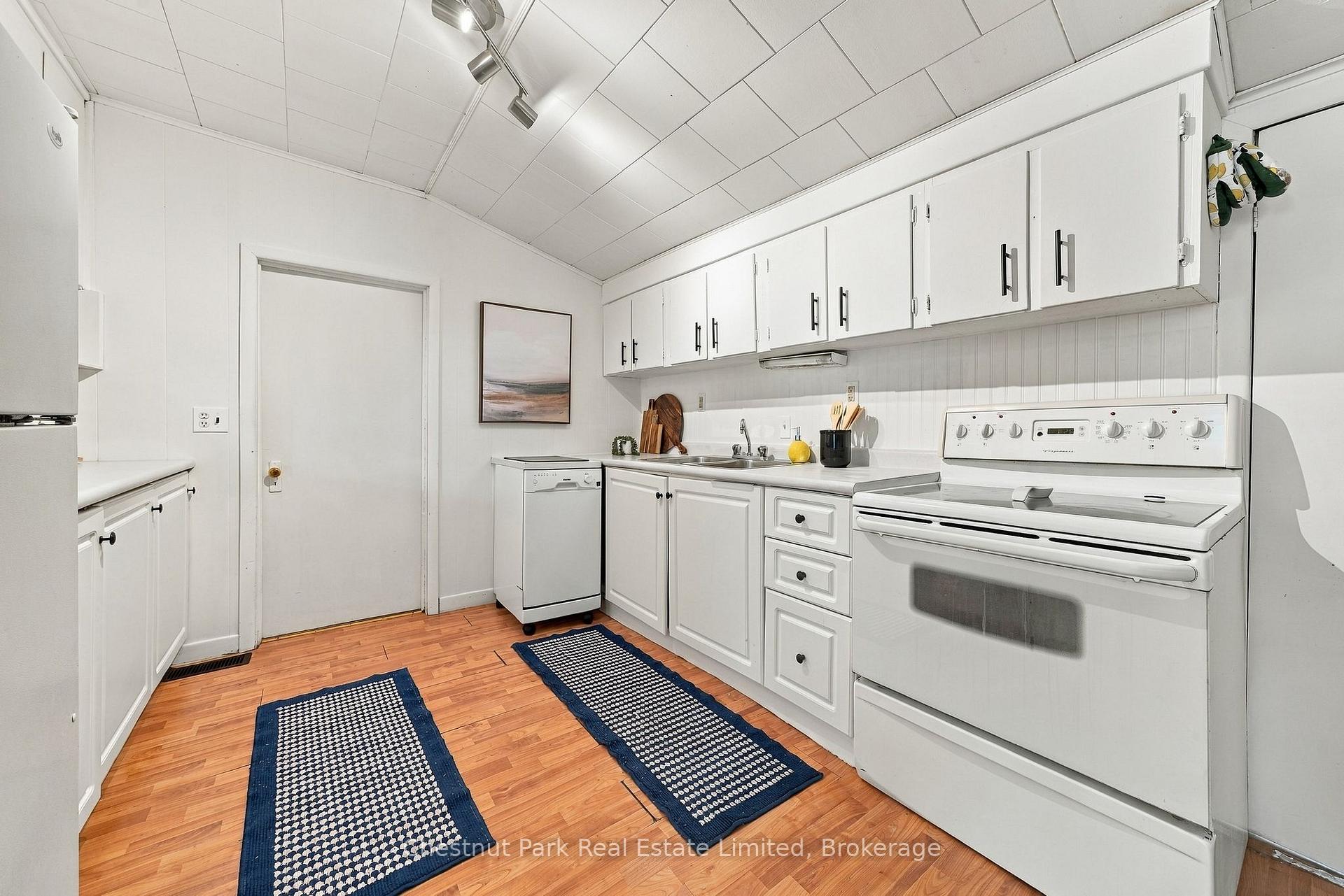 Photo 7 of 28 Spring Street, Prince Edward County, Picton — HOMEH