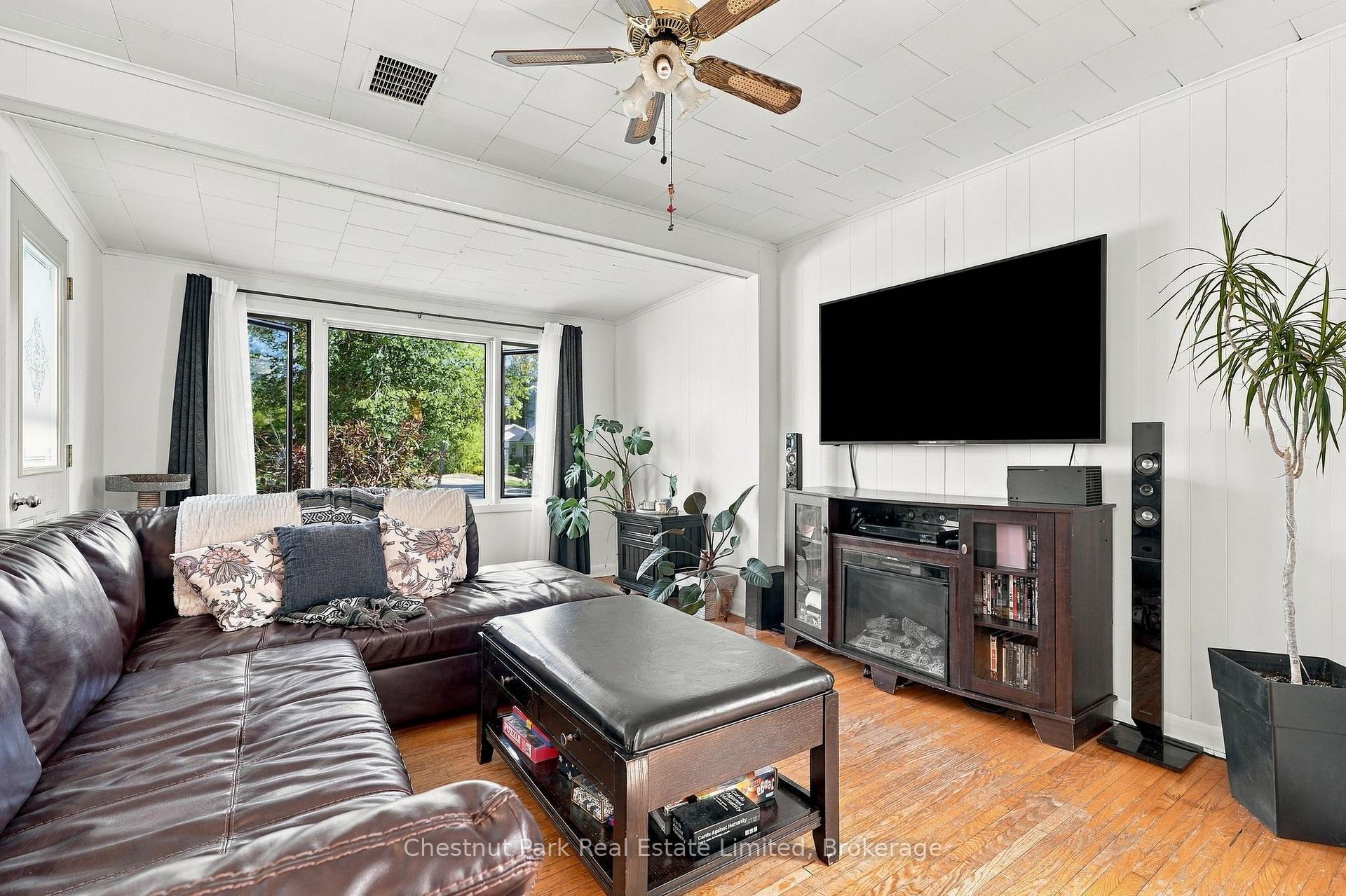 Photo 15 of 28 Spring Street, Prince Edward County, Picton — HOMEH