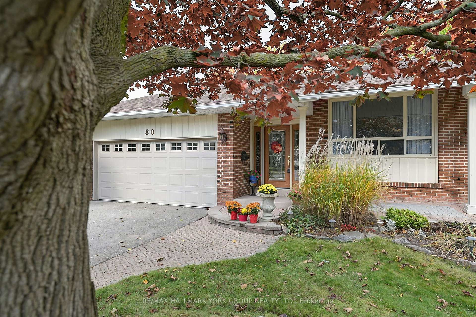 Photo 4 of 80 Fairway Drive, Aurora, Aurora Highlands — HOMEH