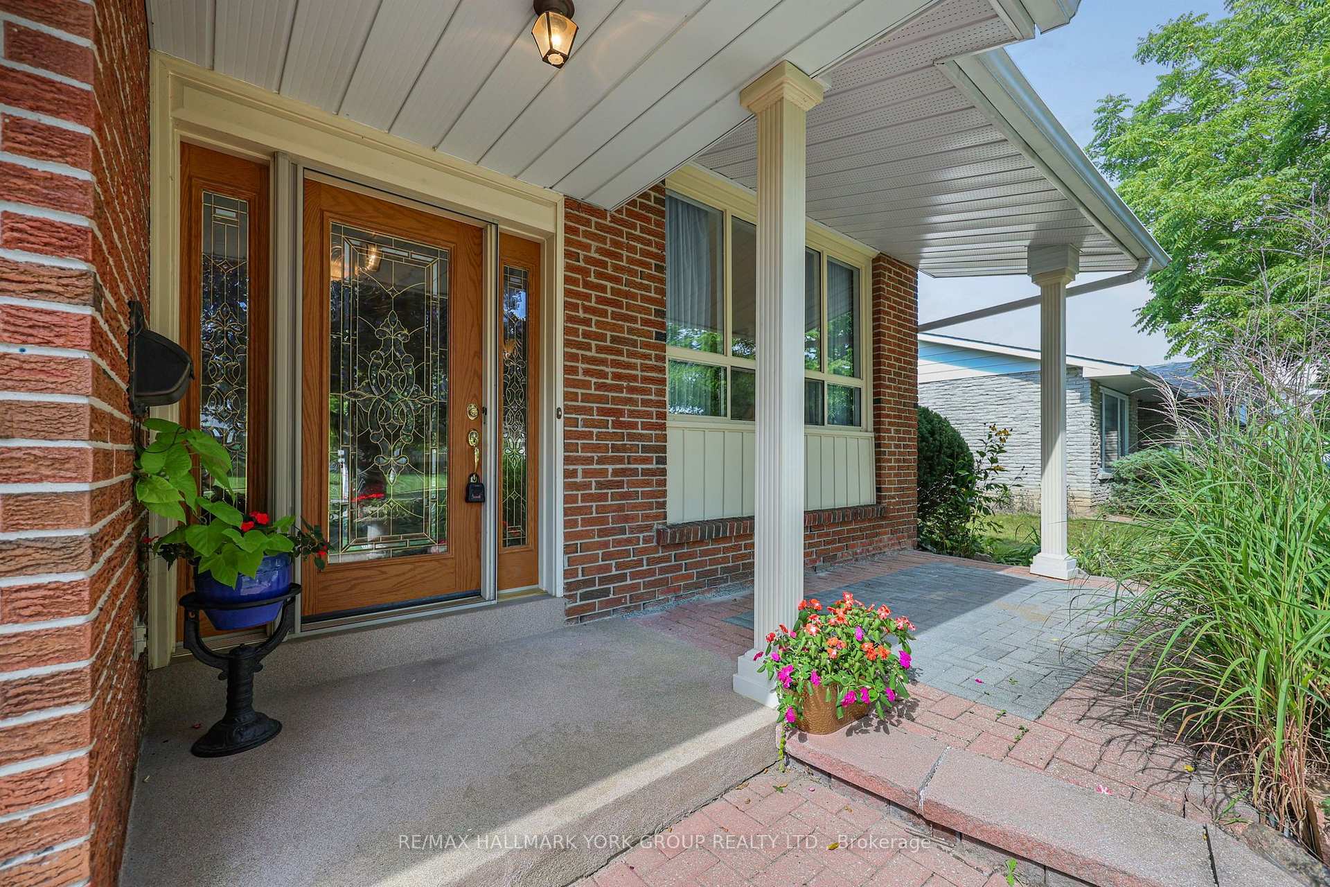 Photo 5 of 80 Fairway Drive, Aurora, Aurora Highlands — HOMEH