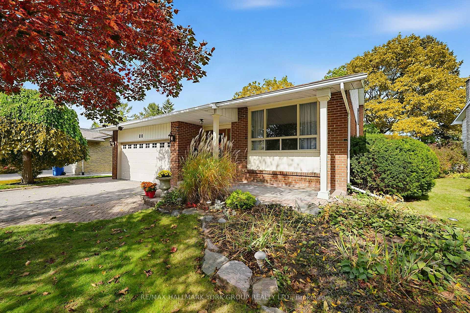 Photo 6 of 80 Fairway Drive, Aurora, Aurora Highlands — HOMEH