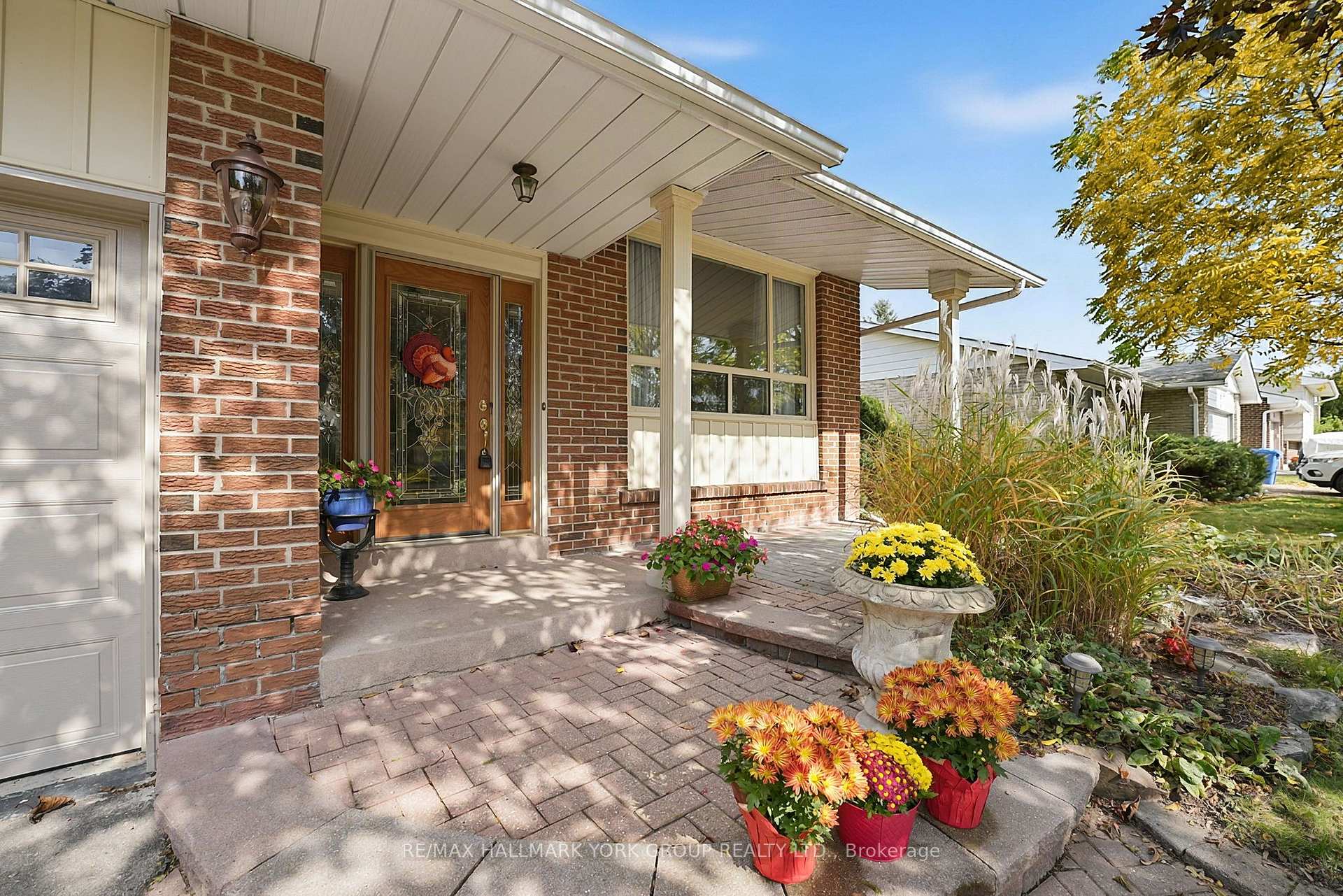 Photo 7 of 80 Fairway Drive, Aurora, Aurora Highlands — HOMEH