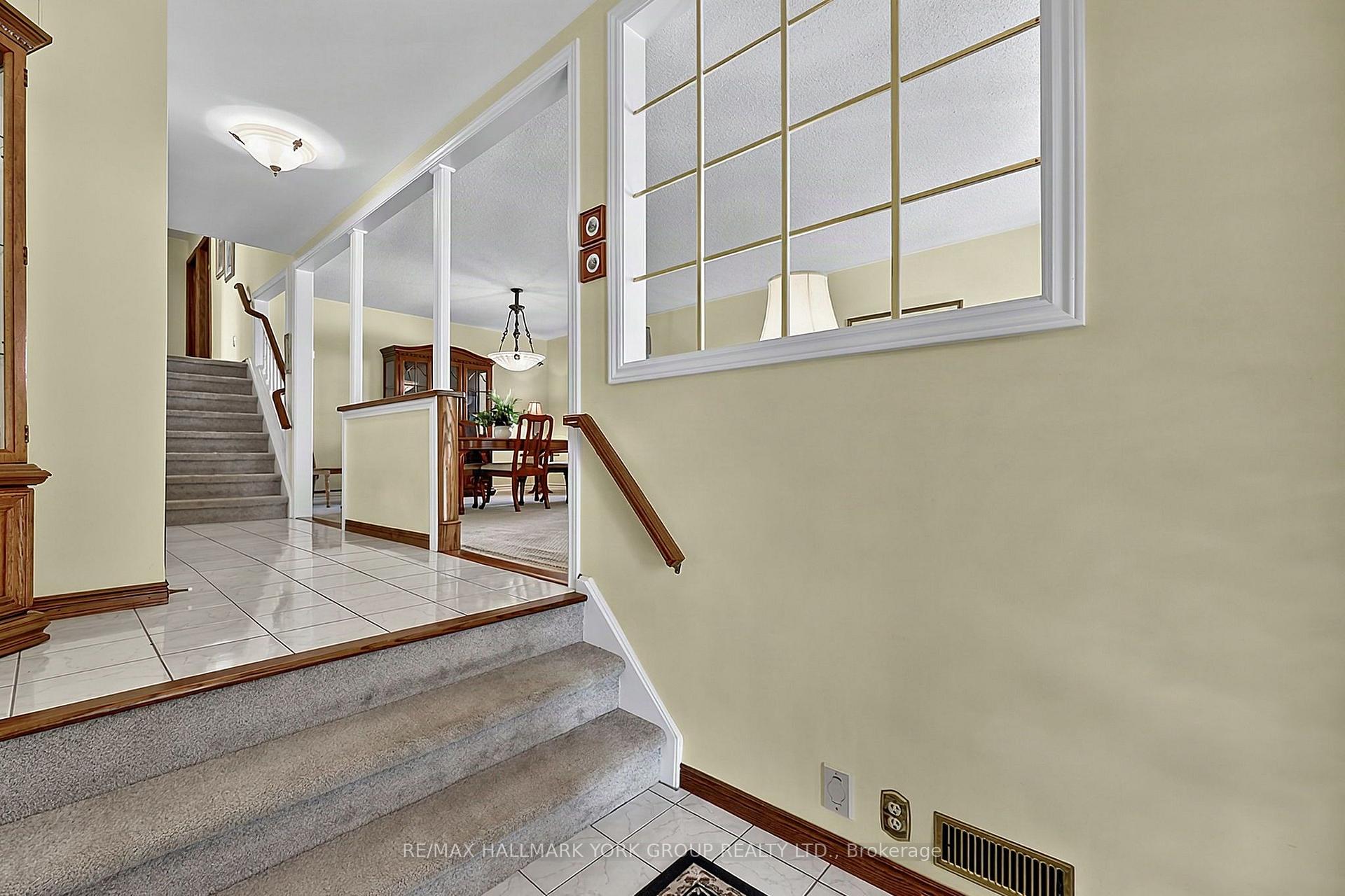 Photo 10 of 80 Fairway Drive, Aurora, Aurora Highlands — HOMEH