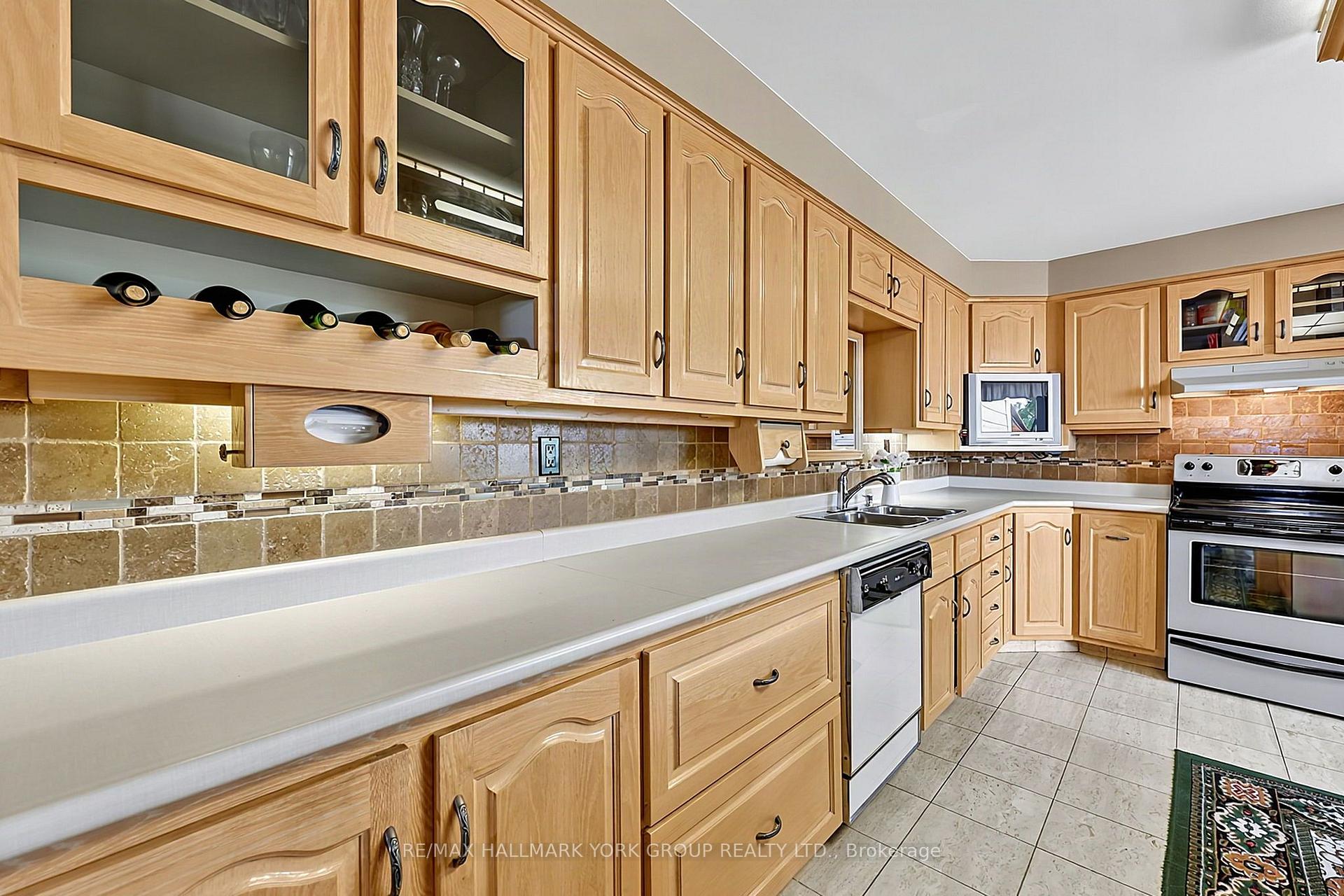Photo 19 of 80 Fairway Drive, Aurora, Aurora Highlands — HOMEH