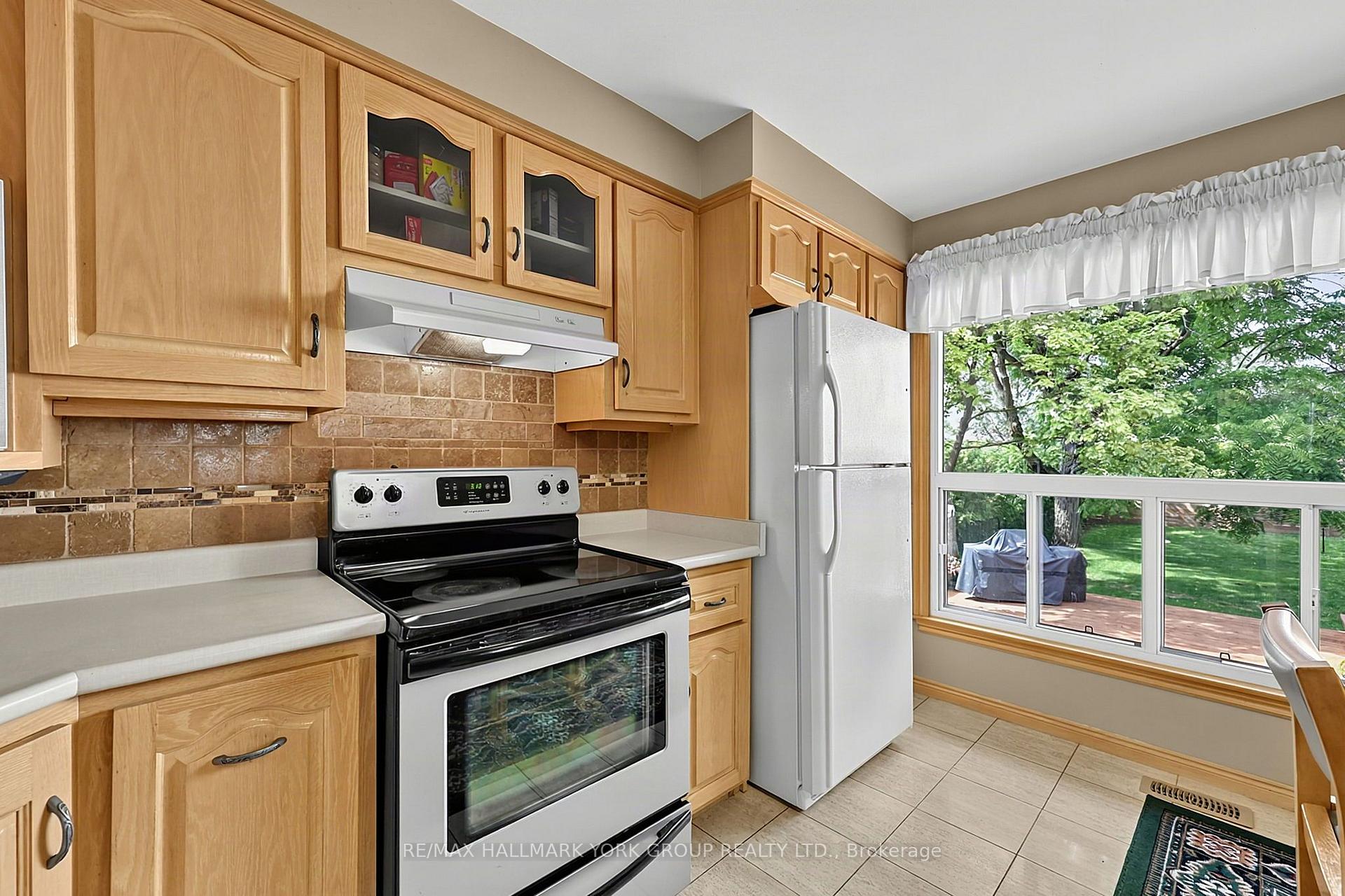 Photo 21 of 80 Fairway Drive, Aurora, Aurora Highlands — HOMEH