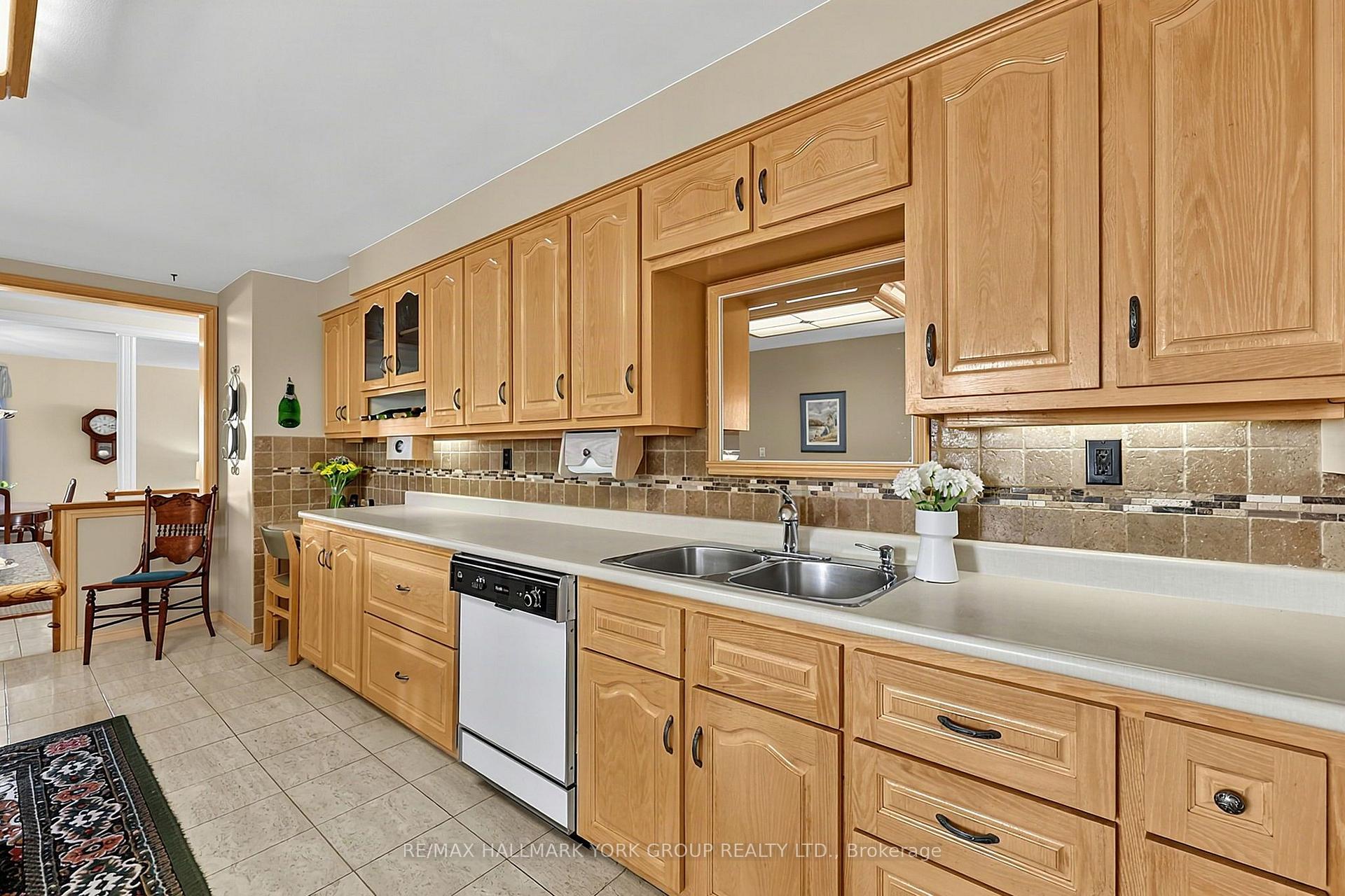 Photo 24 of 80 Fairway Drive, Aurora, Aurora Highlands — HOMEH