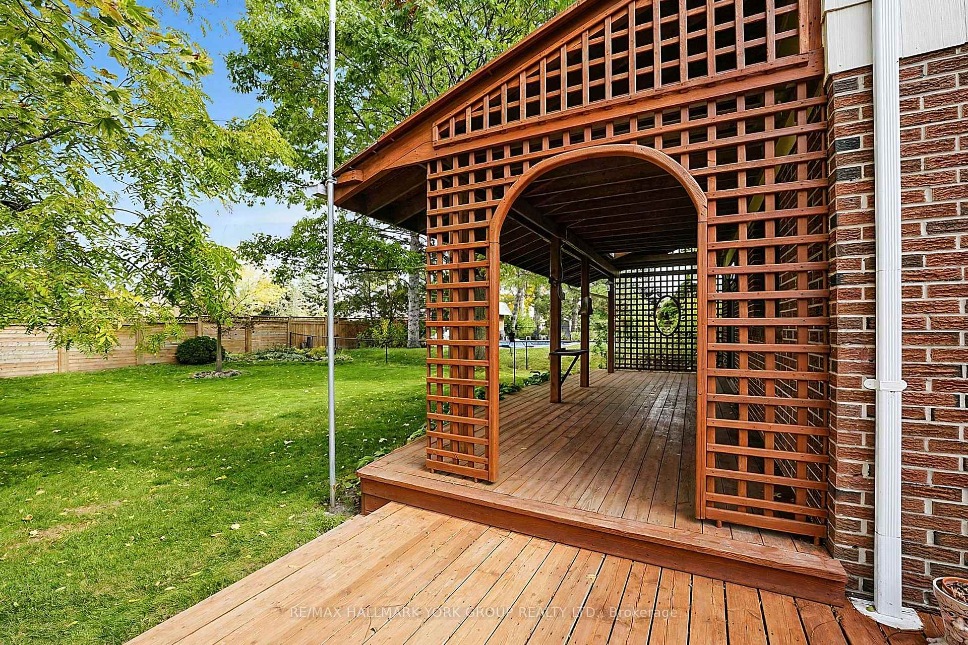 Photo 42 of 80 Fairway Drive, Aurora, Aurora Highlands — HOMEH