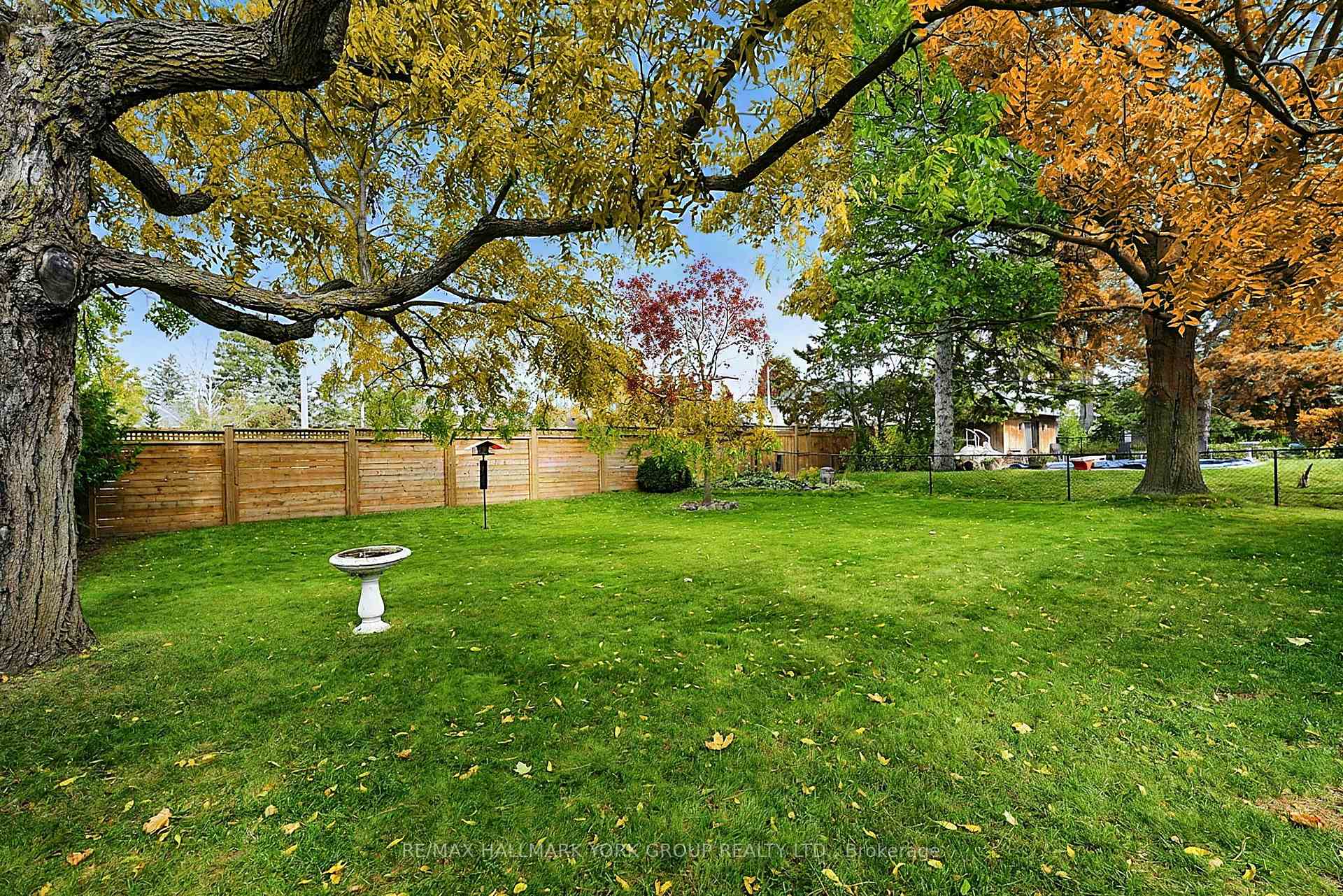 Photo 45 of 80 Fairway Drive, Aurora, Aurora Highlands — HOMEH