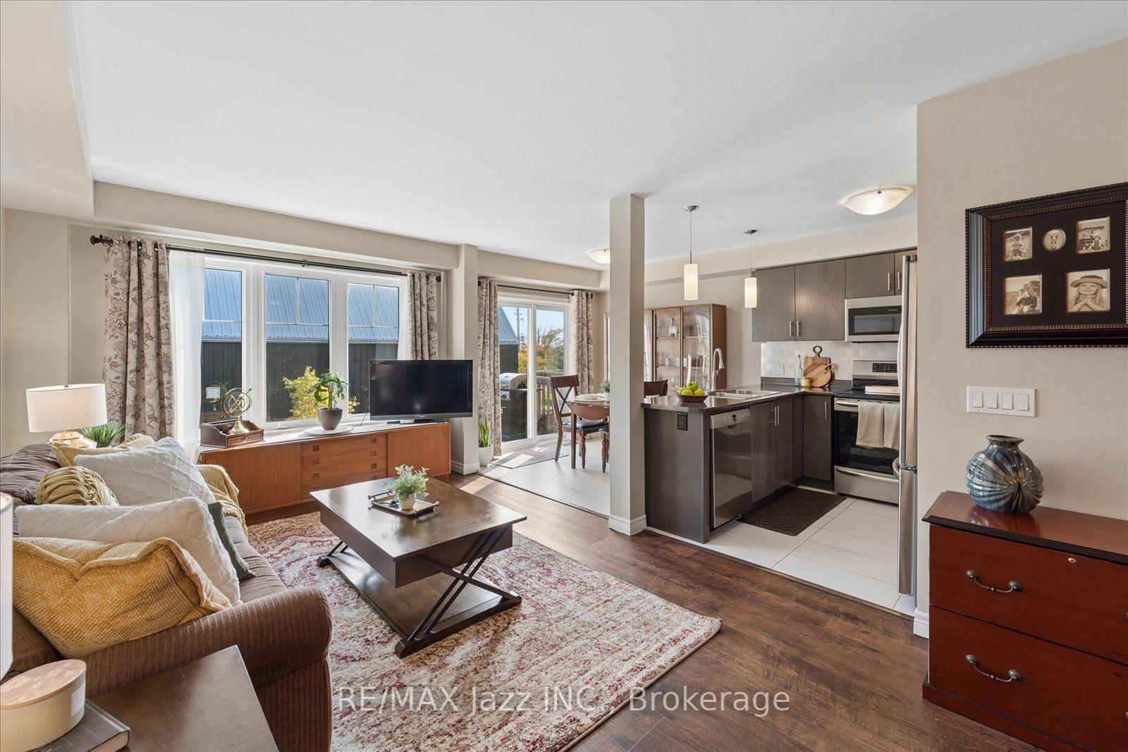 Photo 9 of 61 Great Gabe Crescent, Oshawa, Windfields — HOMEH