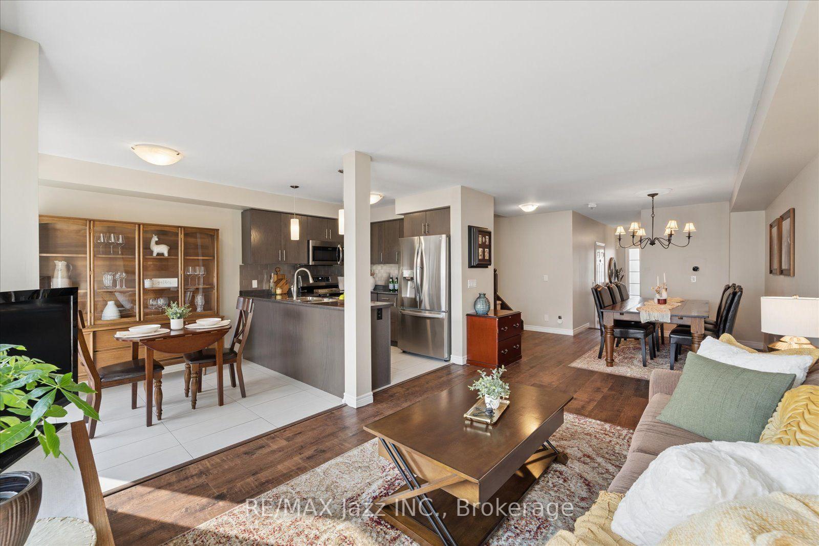 Photo 10 of 61 Great Gabe Crescent, Oshawa, Windfields — HOMEH