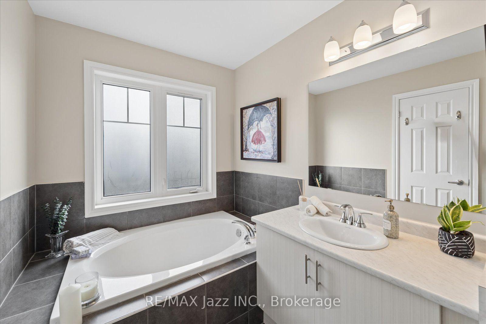 Photo 20 of 61 Great Gabe Crescent, Oshawa, Windfields — HOMEH