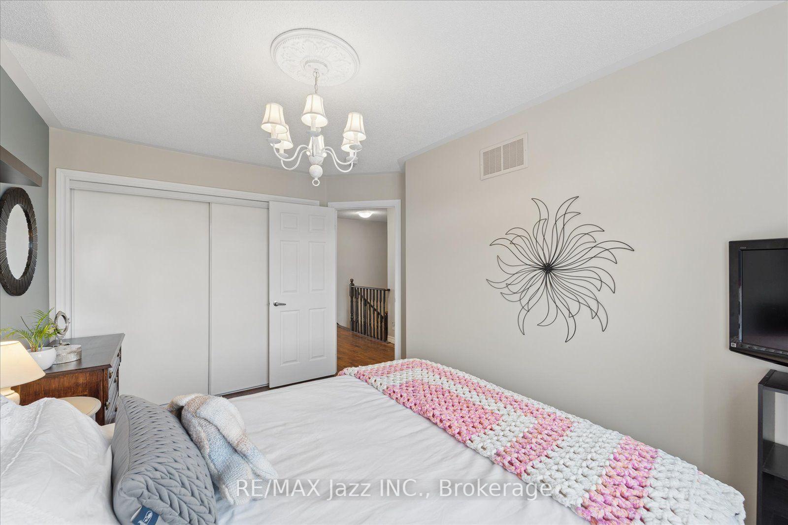 Photo 22 of 61 Great Gabe Crescent, Oshawa, Windfields — HOMEH