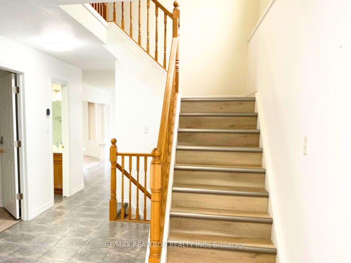 Photo 5 of 1570 Beaverbrook Avenue, London, North M — HOMEH