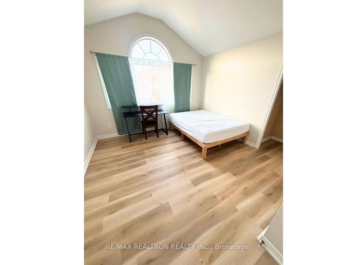 Photo 11 of 1570 Beaverbrook Avenue, London, North M — HOMEH