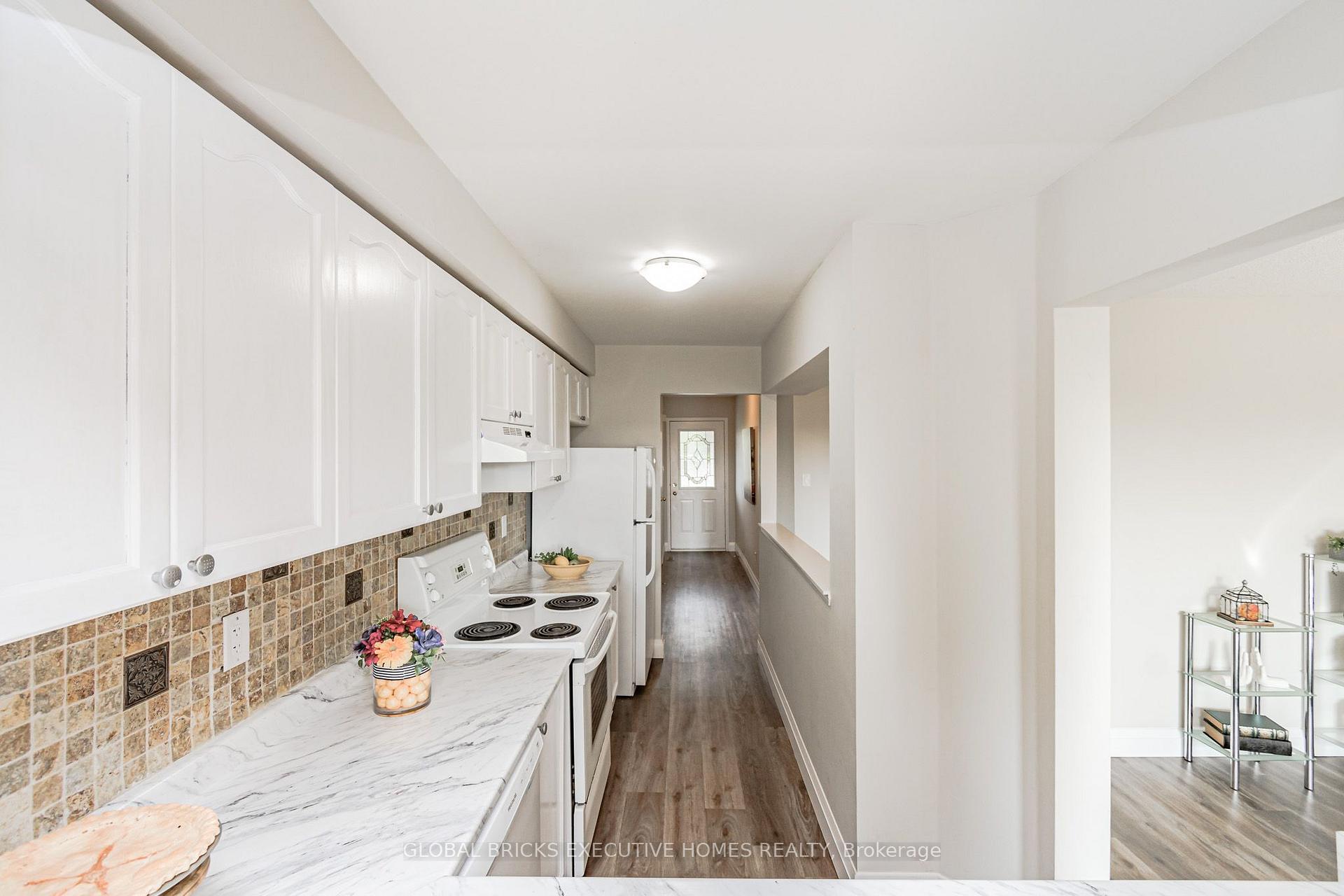 Photo 9 of 5100 Lampman Avenue, Burlington, Uptown — HOMEH