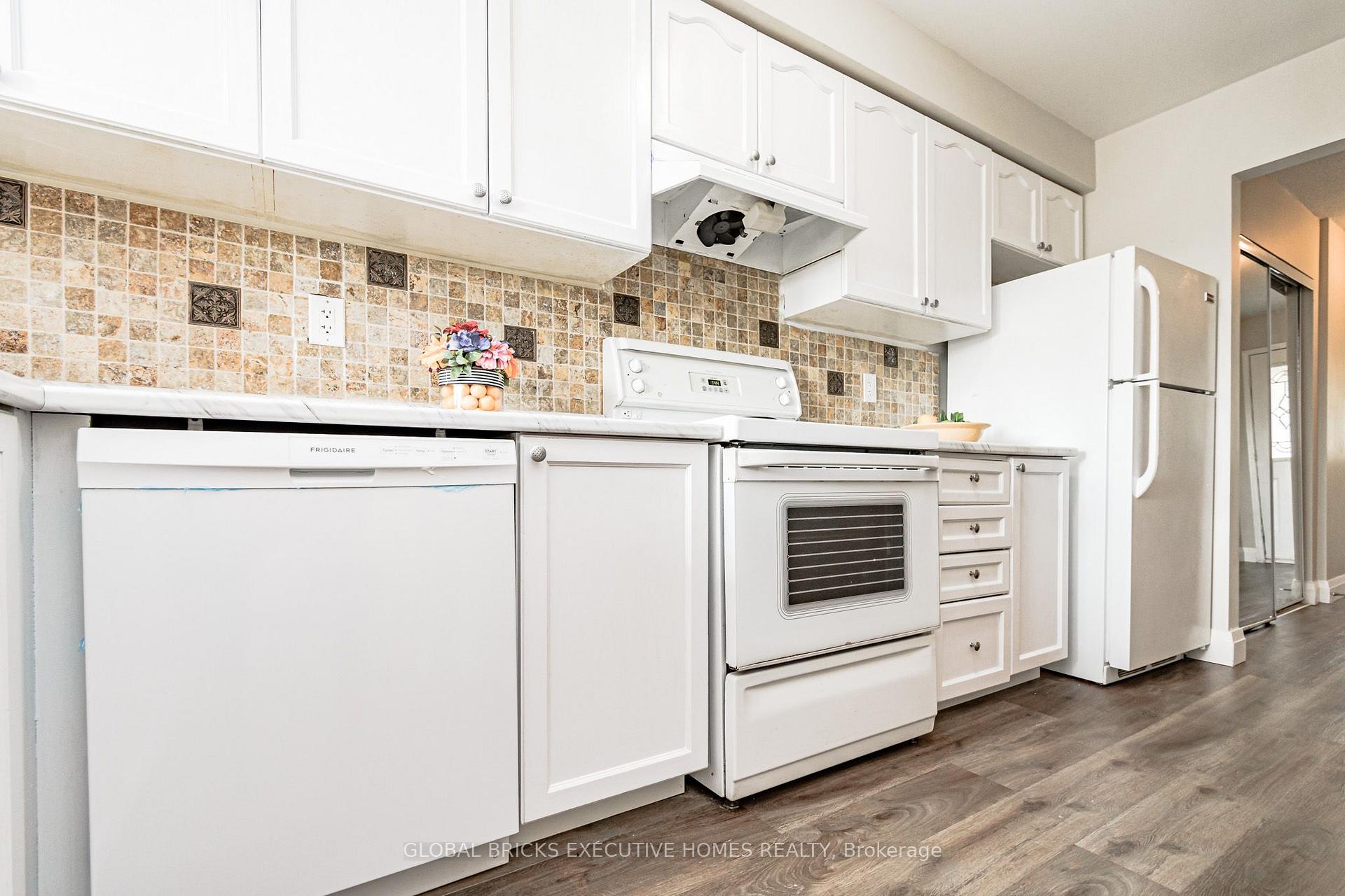 Photo 10 of 5100 Lampman Avenue, Burlington, Uptown — HOMEH