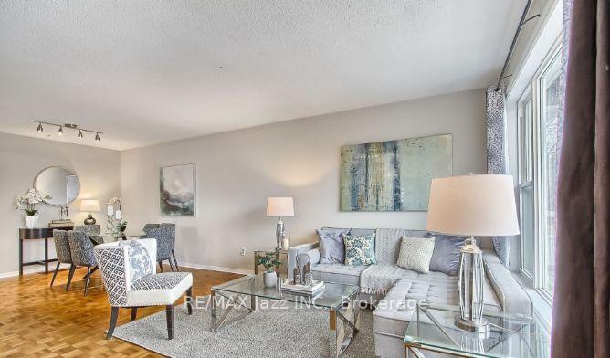 Photo 3 of 676 Mountview Place, Newmarket, Huron Heights-Leslie Valley — HOMEH