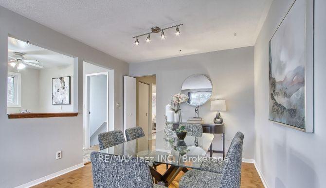 Photo 4 of 676 Mountview Place, Newmarket, Huron Heights-Leslie Valley — HOMEH