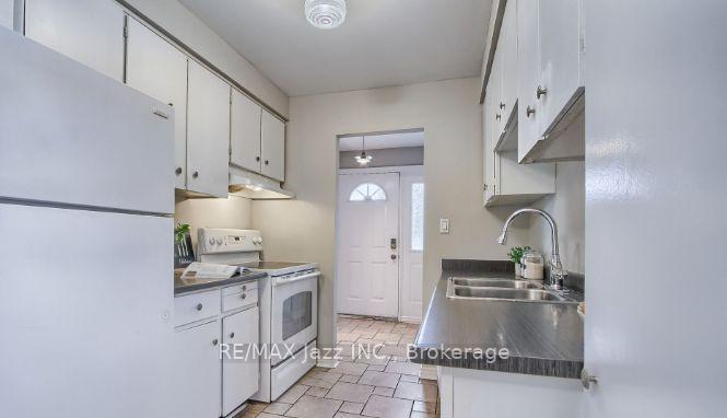Photo 6 of 676 Mountview Place, Newmarket, Huron Heights-Leslie Valley — HOMEH