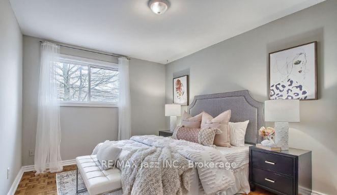 Photo 7 of 676 Mountview Place, Newmarket, Huron Heights-Leslie Valley — HOMEH
