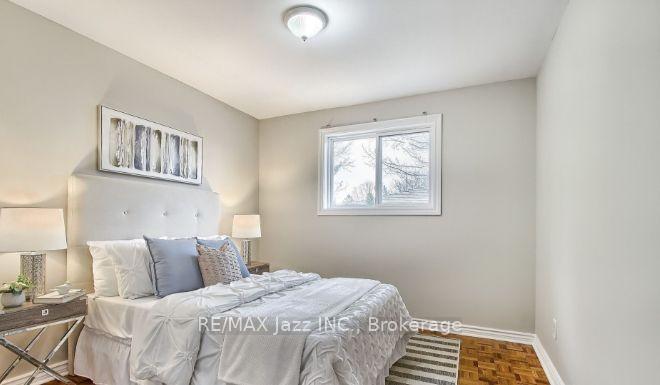 Photo 10 of 676 Mountview Place, Newmarket, Huron Heights-Leslie Valley — HOMEH