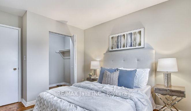 Photo 11 of 676 Mountview Place, Newmarket, Huron Heights-Leslie Valley — HOMEH
