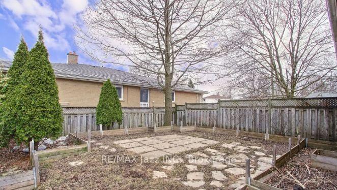 Photo 14 of 676 Mountview Place, Newmarket, Huron Heights-Leslie Valley — HOMEH
