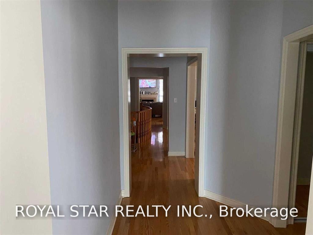 Photo 5 of 51 Pennyroyal Crescent, Brampton, Bramalea North Industrial — HOMEH