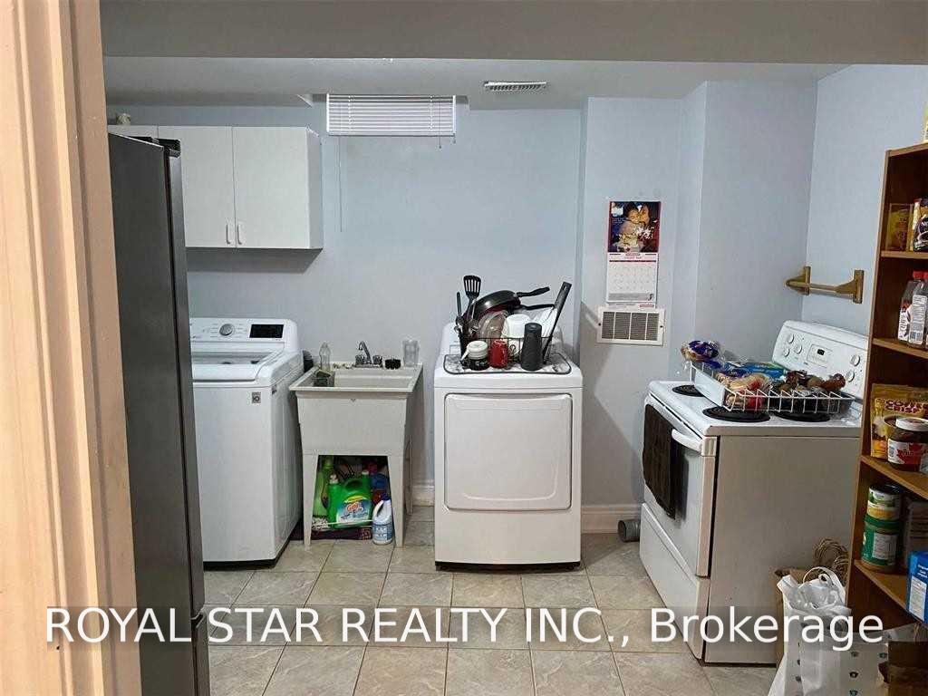 Photo 22 of 51 Pennyroyal Crescent, Brampton, Bramalea North Industrial — HOMEH