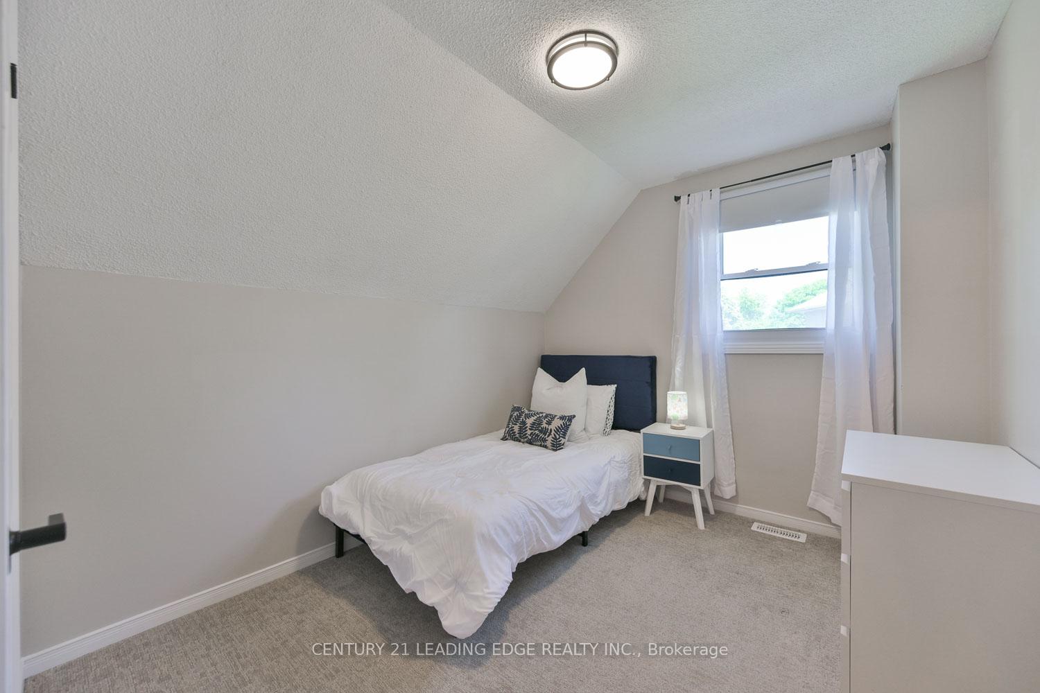 Photo 32 of 30 McGuire Crescent, Uxbridge — HOMEH