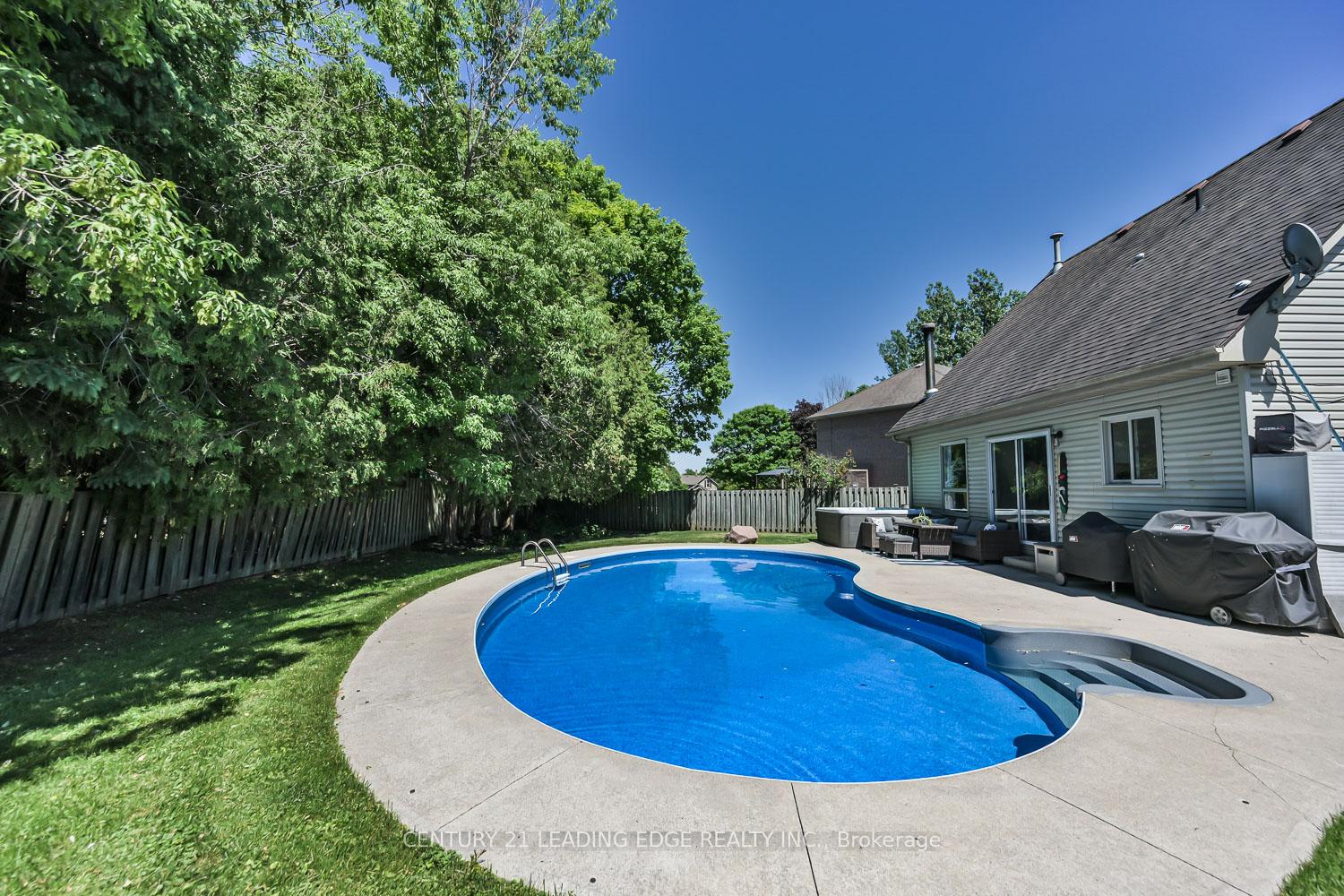 Photo 39 of 30 McGuire Crescent, Uxbridge — HOMEH