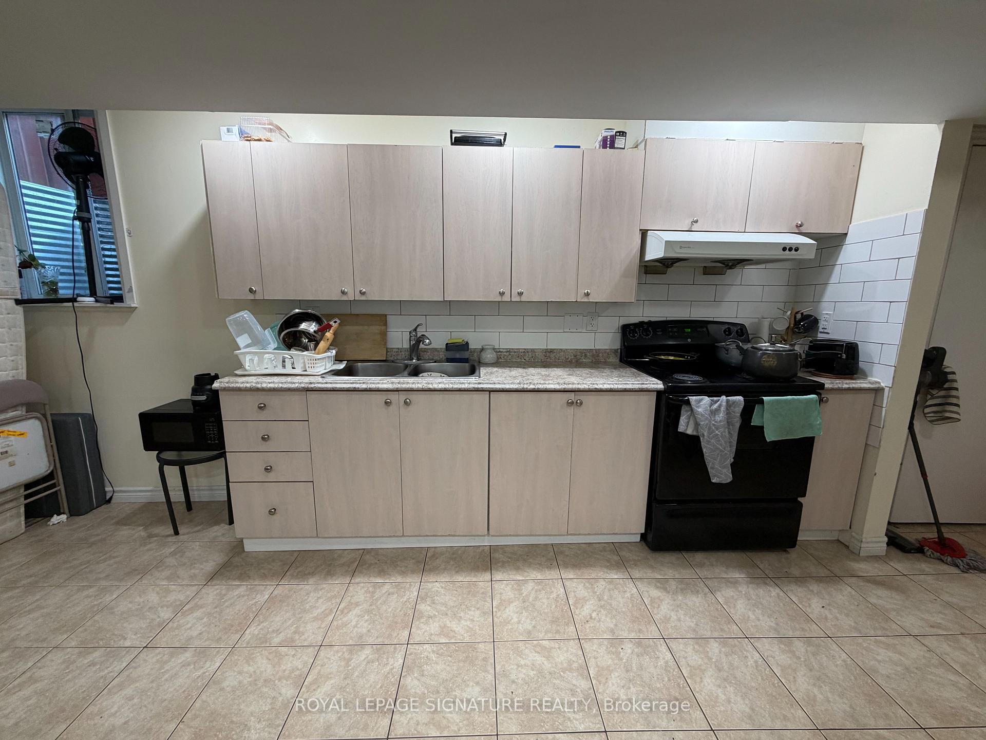 Photo 4 of Unit Bsmt, 124 Herdwick Street, Brampton, Gore Industrial North — HOMEH
