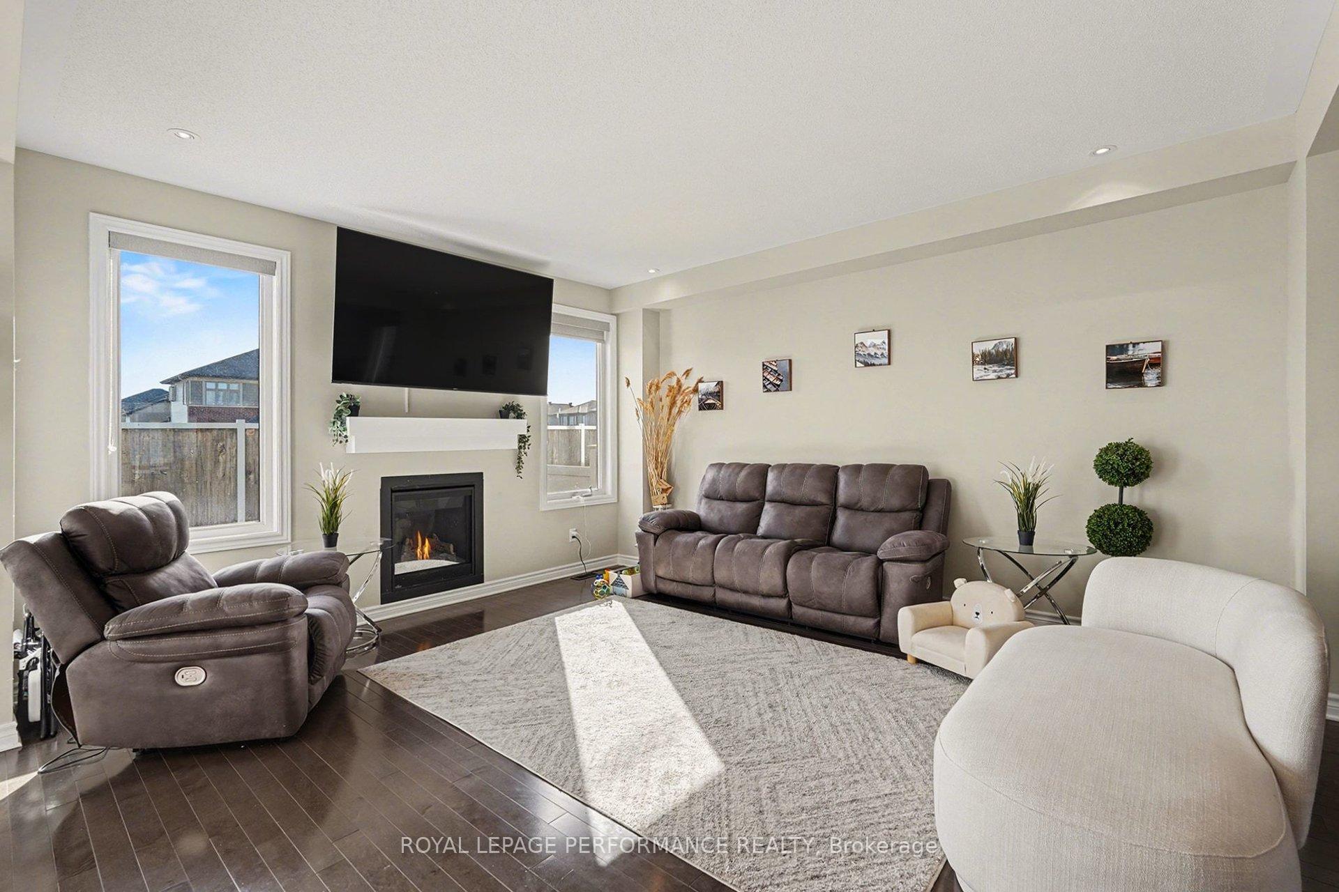 Photo 2 of 504 Yellow Birch Street, Ottawa, Mer Bleue/Bradley Estates/Anderson Park — HOMEH