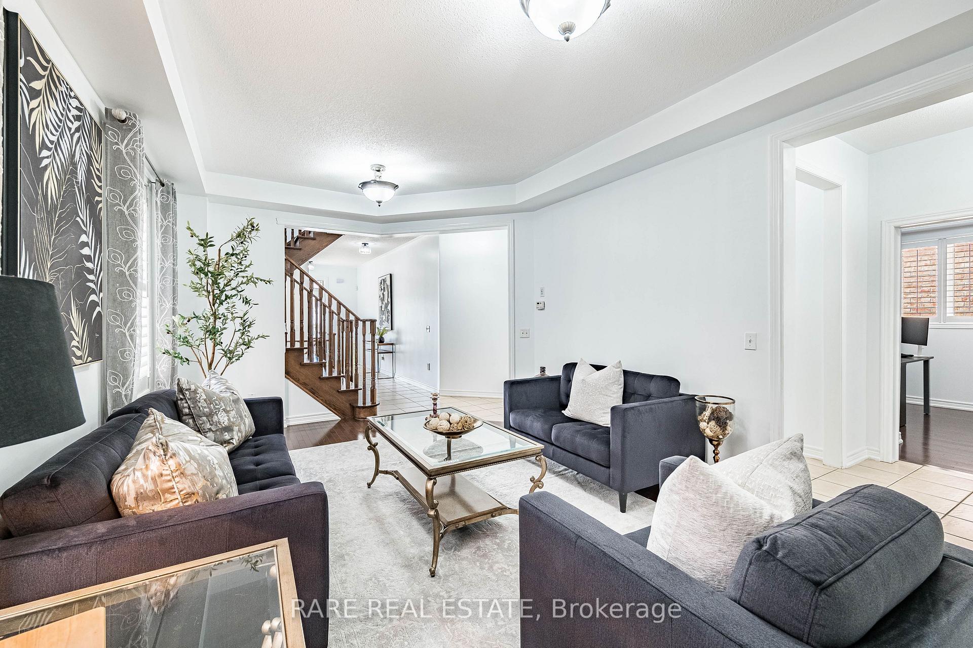 Photo 7 of 86 Vanderpool Crescent, Brampton, Bram East — HOMEH