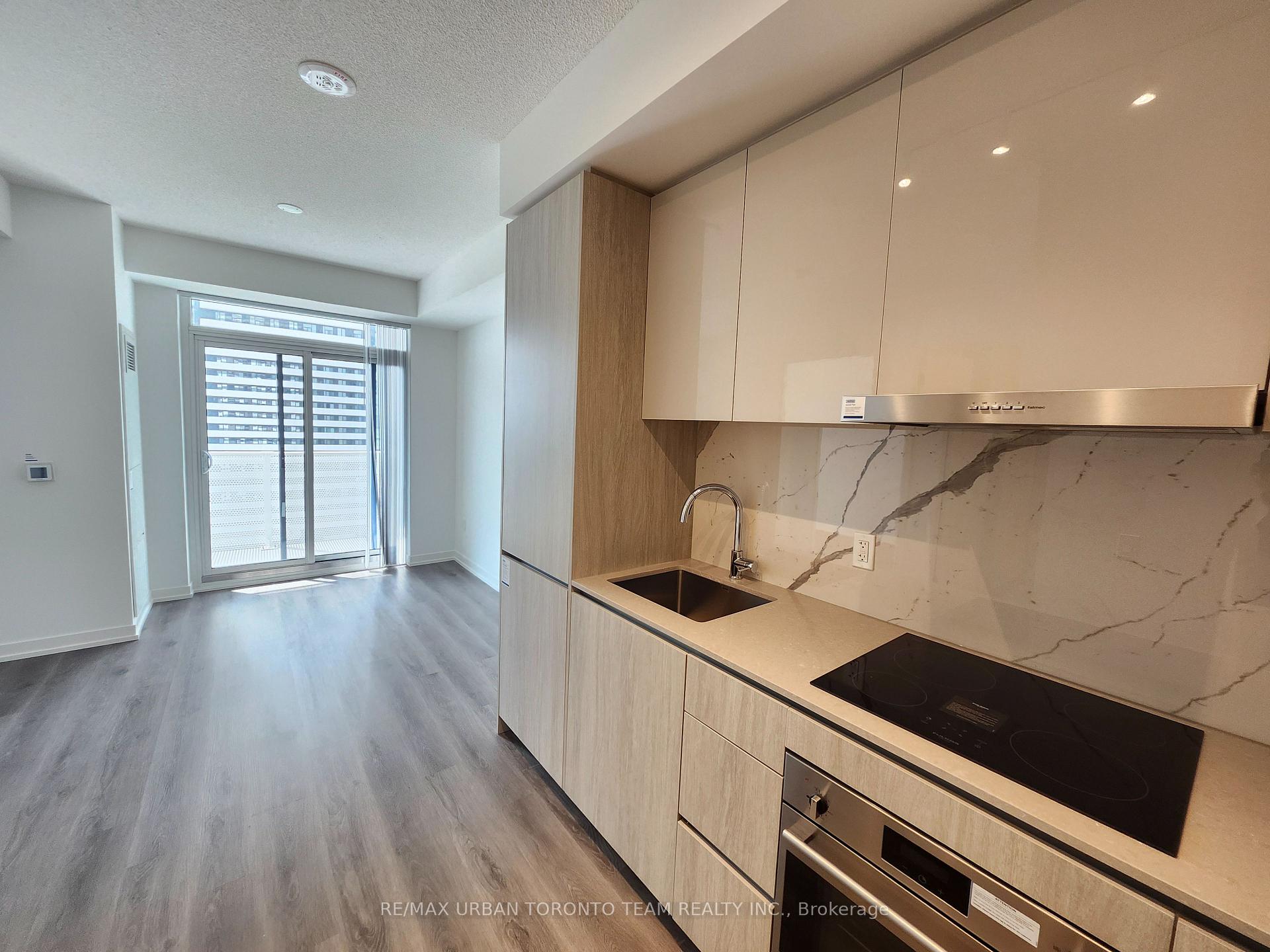 Photo 2 of Unit 1215, 28 Interchange Way, Vaughan, Vaughan Corporate Centre — HOMEH