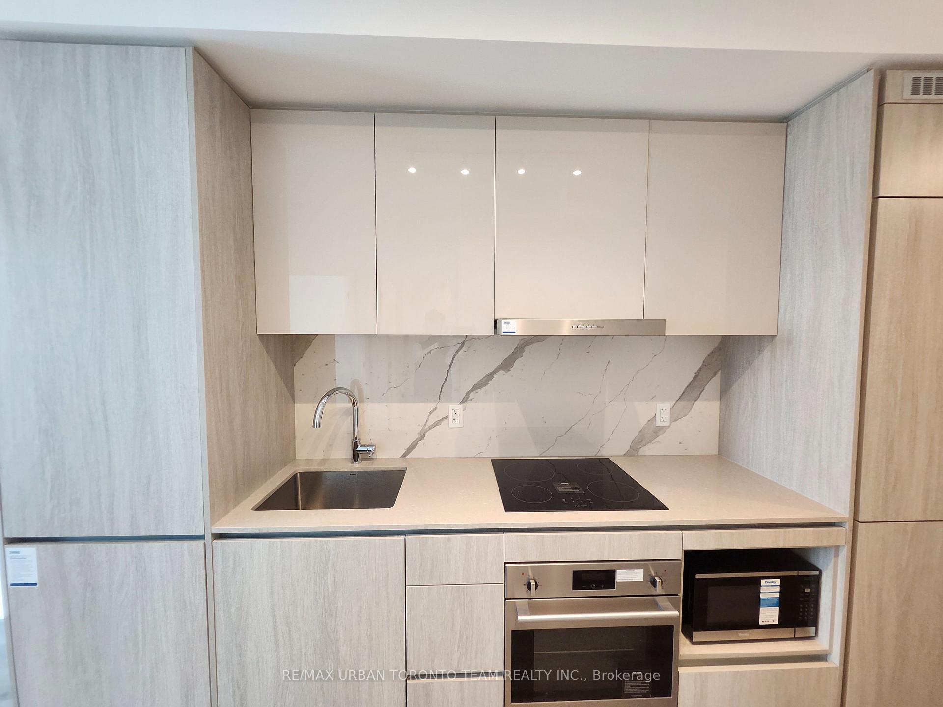 Photo 3 of Unit 1215, 28 Interchange Way, Vaughan, Vaughan Corporate Centre — HOMEH