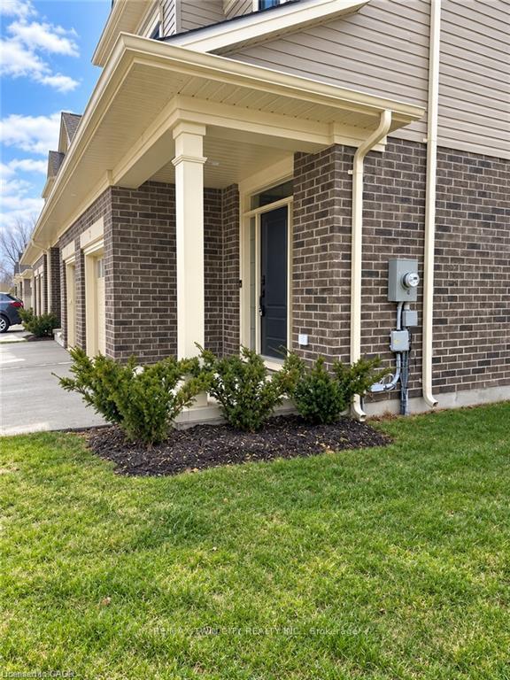 Photo 3 of 74 Keba Crescent, Tillsonburg — HOMEH