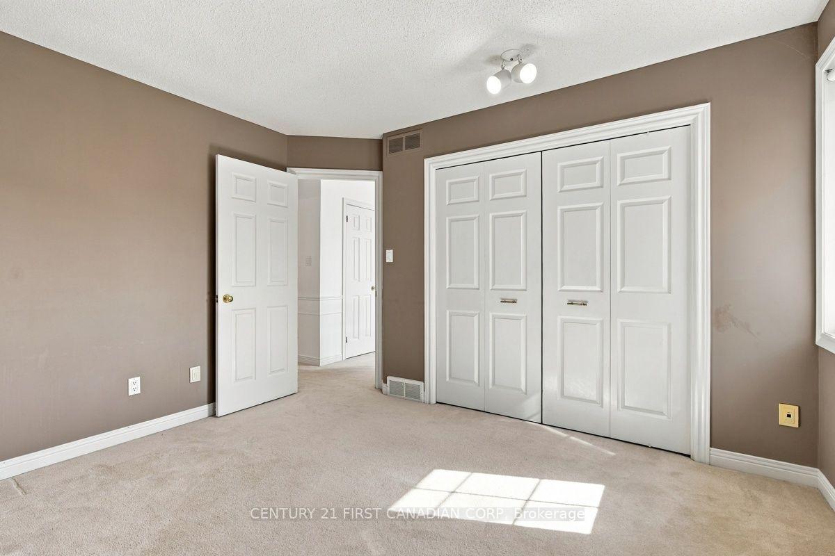 Photo 53 of 122 Sunnyside Drive, London, North G — HOMEH
