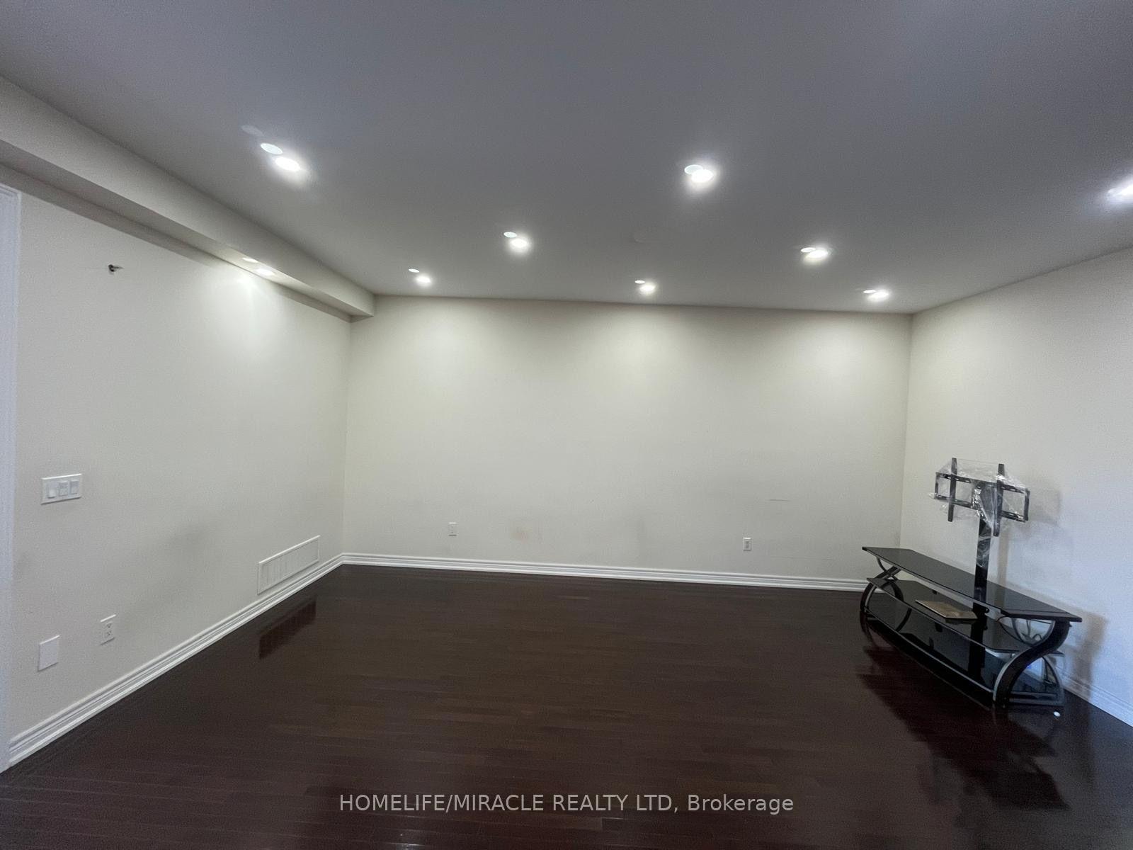 Photo 12 of 51 Dawes Road, Brampton, Credit Valley — HOMEH
