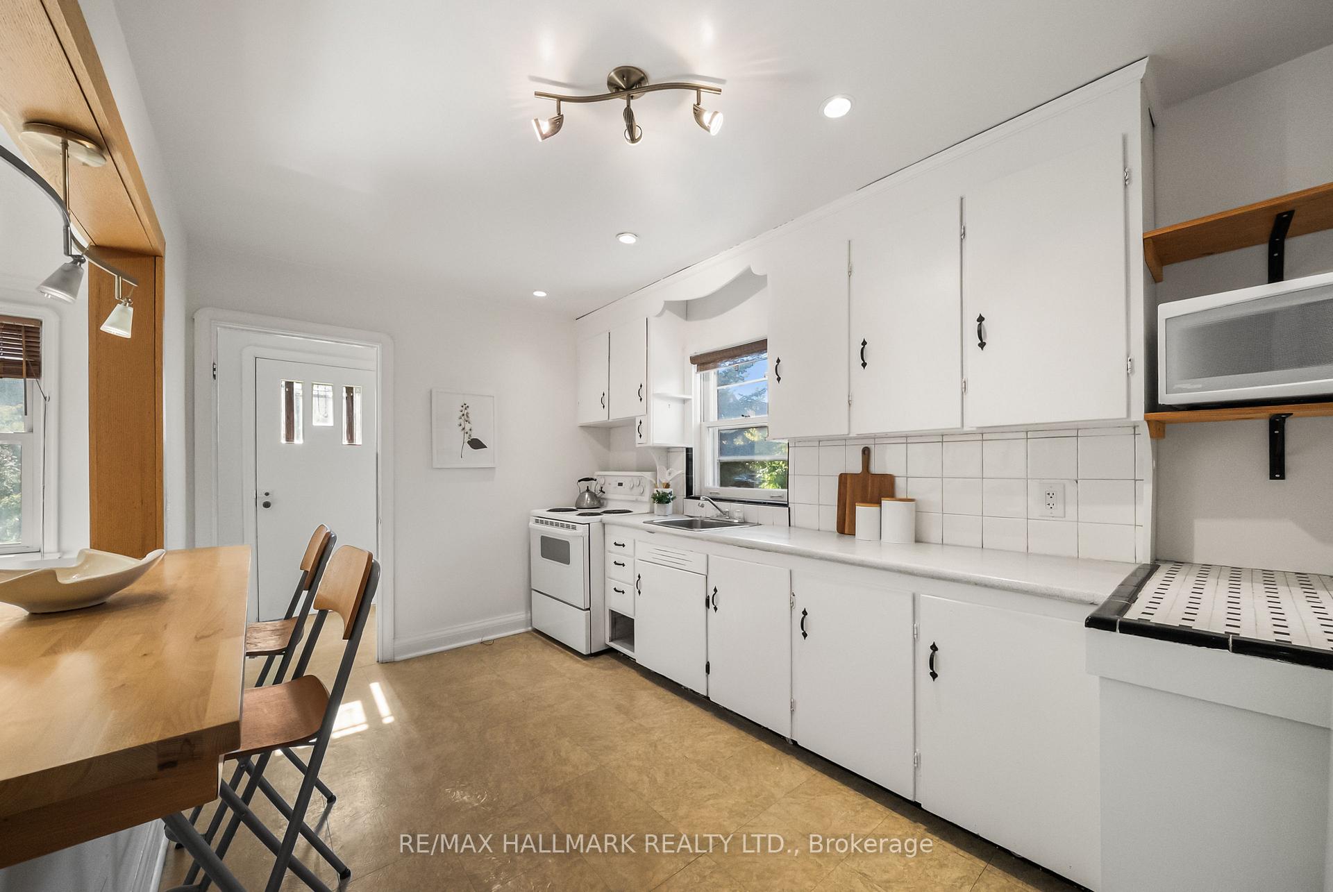 Photo 10 of 50 Connaught Avenue, North York, Newtonbrook West — HOMEH