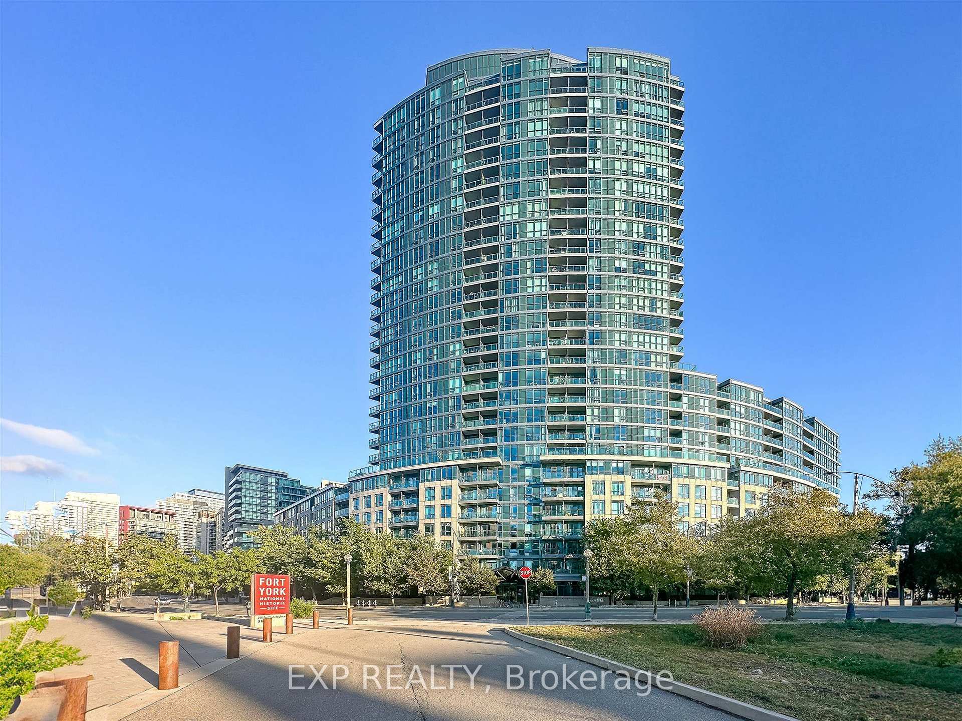 Photo 2 of Unit 623, 231 Fort York Boulevard, Toronto, Niagara — HOMEH