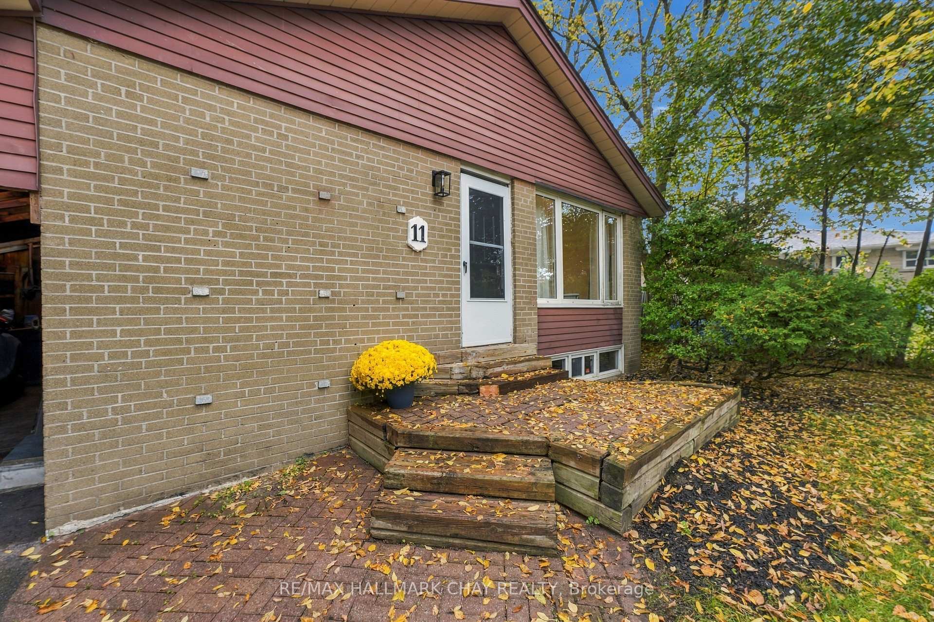Photo 2 of 11 Davidson Road, Aurora, Aurora Highlands — HOMEH