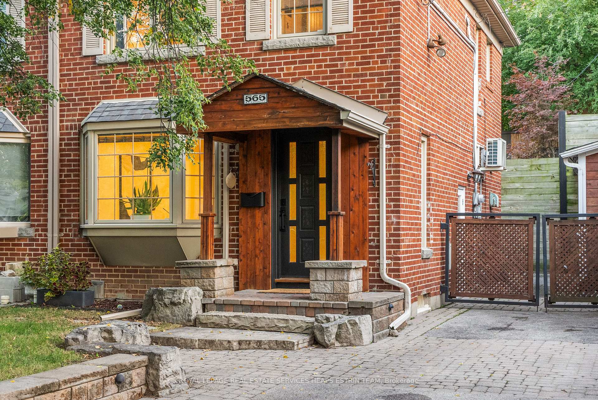 Photo 2 of 565 Roehampton Avenue, Toronto, Mount Pleasant East — HOMEH