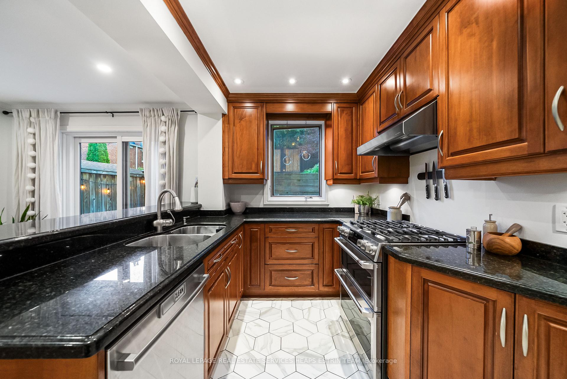 Photo 15 of 565 Roehampton Avenue, Toronto, Mount Pleasant East — HOMEH