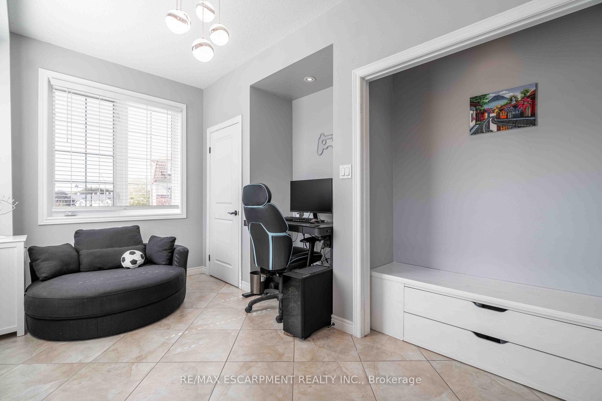 Photo 4 of Unit 13, 11 Stockbridge Gardens, Hamilton, Stoney Creek Mountain — HOMEH